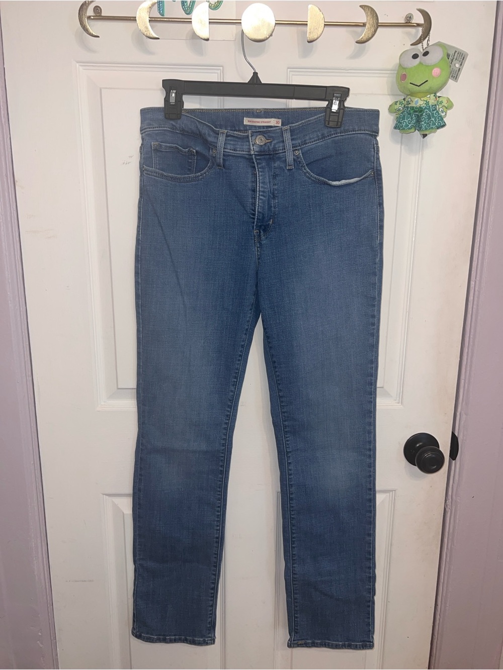 Levi's Straight Leg Women's Jeans in Mid Blue